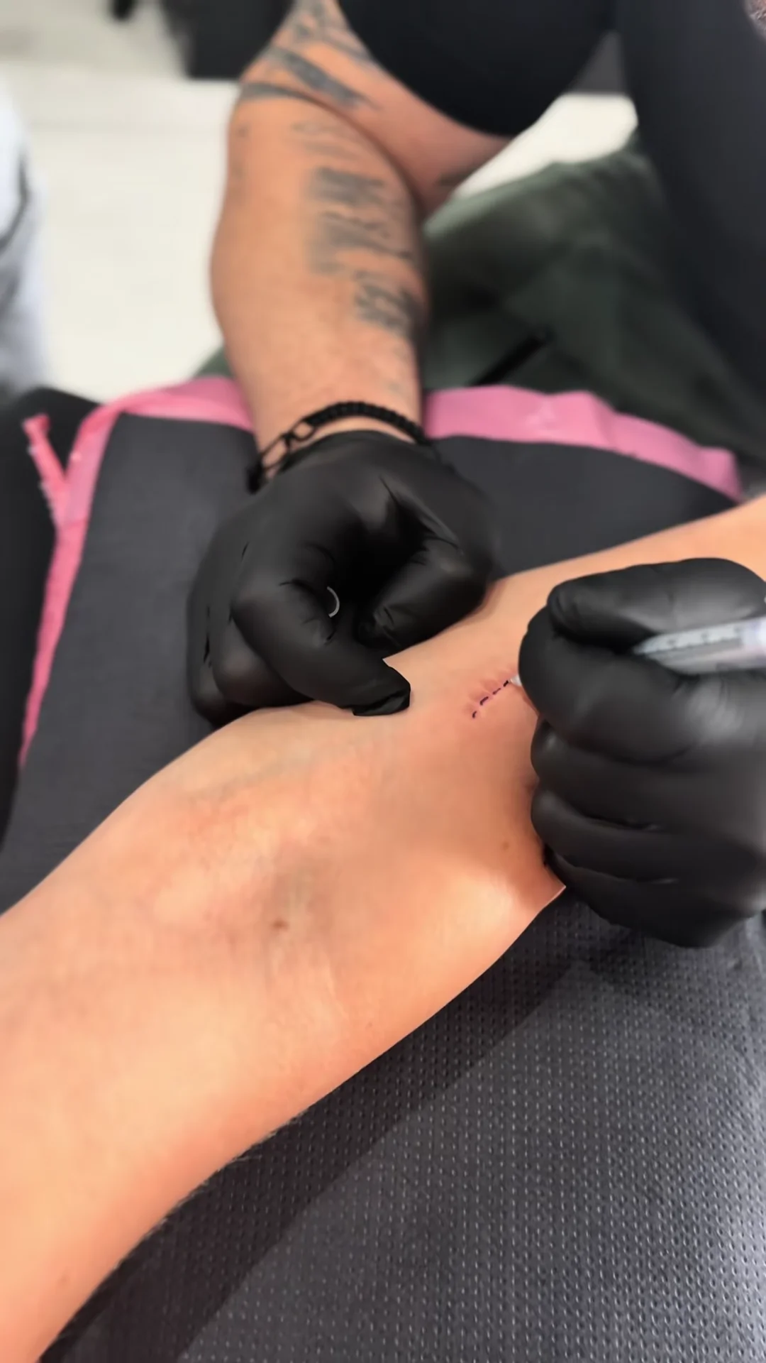 Najpopularniejszy film studia (ok. 2,1 mln wyświetleń) – kulisy wykonywania tatuażu w SHADY TATTOO.